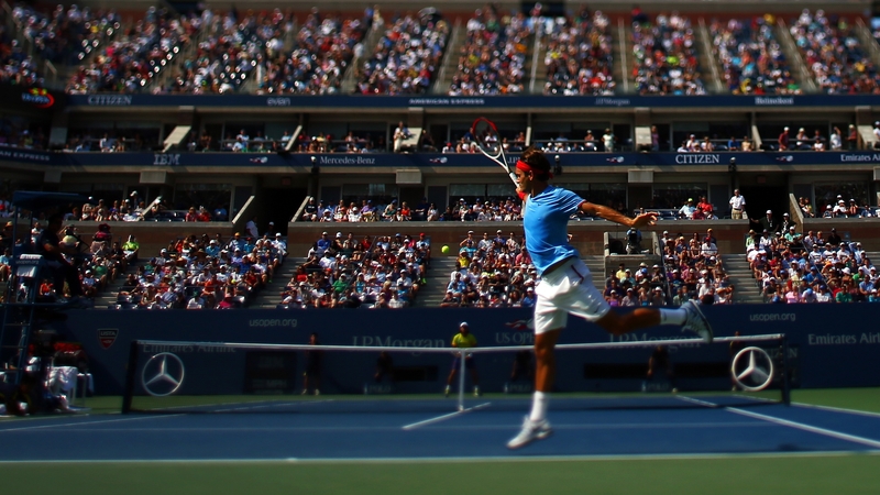 Roger Federer returns a shot against Fernando Verdasco