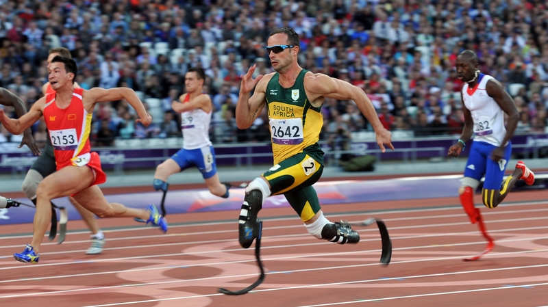 Pistorius storms to victory in his heat