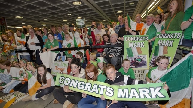 A huge crowd awaits the return of the successful Irish Paralympic team.