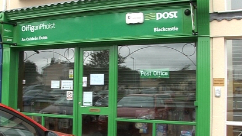 Gardaí hunting armed gang after Navan post office raid