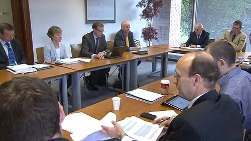 The talks centre on new 24-hour rosters, lower entry pay for consultants and cuts to allowances