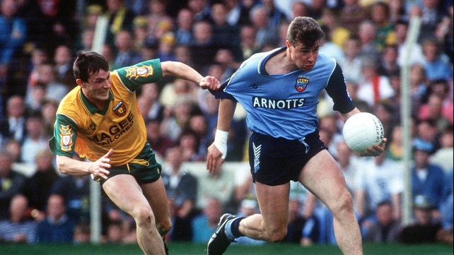 The quality of Charlie Redmond's jersey is tested by JJ Doherty of Donegal