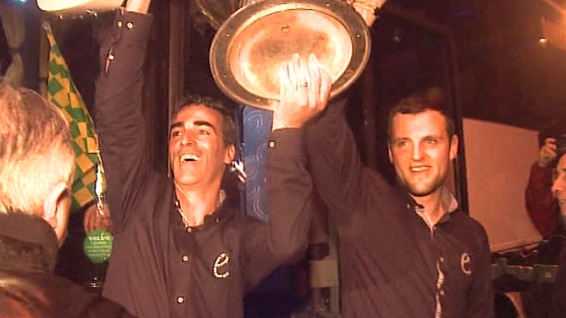 The team arrived to crowds of up to 20,000 people