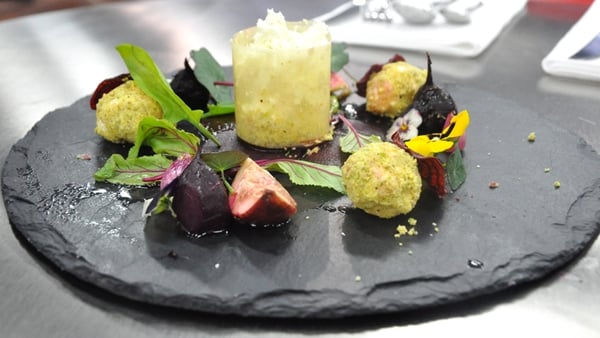 Salad of mixed beetroot with fig, goats cheese and