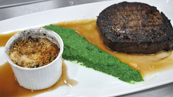 Fillet steak with pureed spinach