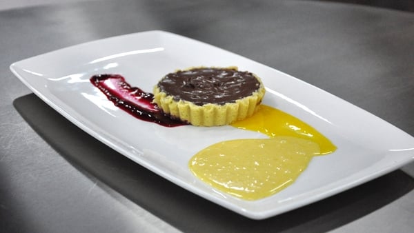 Orange and chocolate tart with white chocolate cus