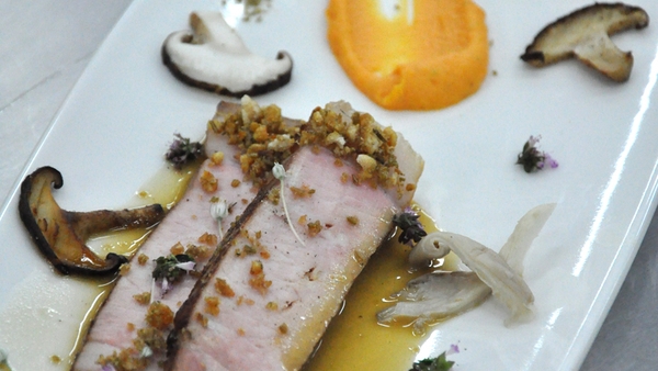 Seared T-bone pork with apple cider sauce