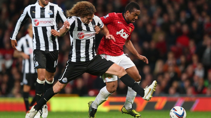 Manchester United's Anderson holds off the challenge of Fabricio Coloccini