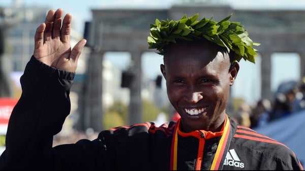 Geoffrey Mutai held off the challenge of Dennis Kimetto
