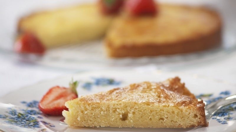 A very simple yet delicious cake from Rachel's Cake Diaries series