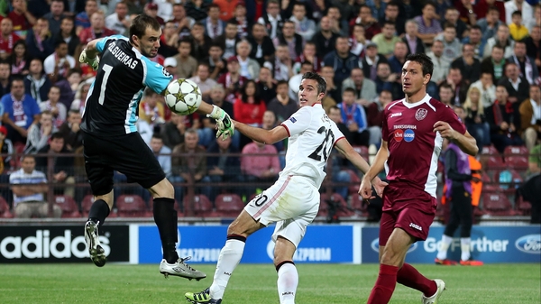 Robin van Persie of Manchester United scores to make it 2-1 against Cluj