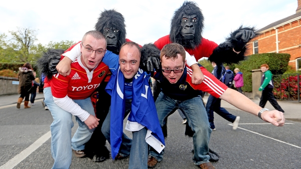 Leinster and Munster fans enroute to the Aviva