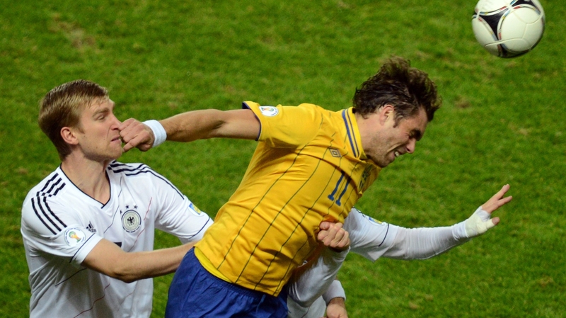 Swedish forward Johan Elmander (r) and Germany's defender Per Mertesacker