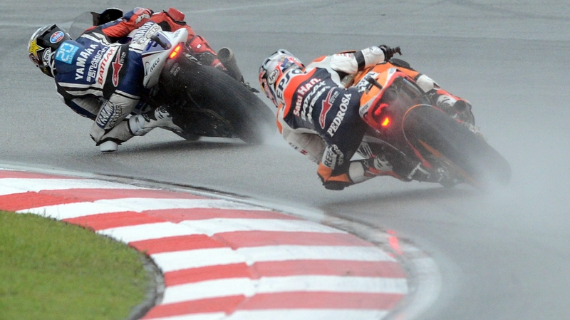 Dani Pedrosa (r) is now just 23 points behind Jorge Lorenzo (l) with two races remaining
