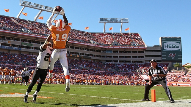 Mike Williams Tampa Bay Buccaneers makes a catch against New Orleans