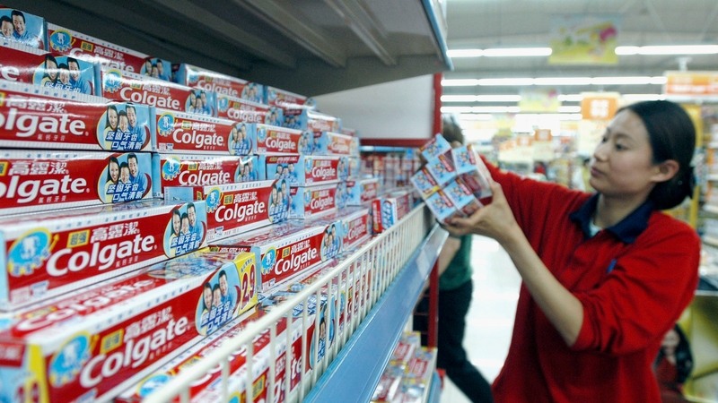 Colgate-Palmolive revenues slip 1% in third quarter
