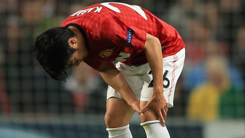 Shinji Kagawa realises he's in trouble during the match against Braga