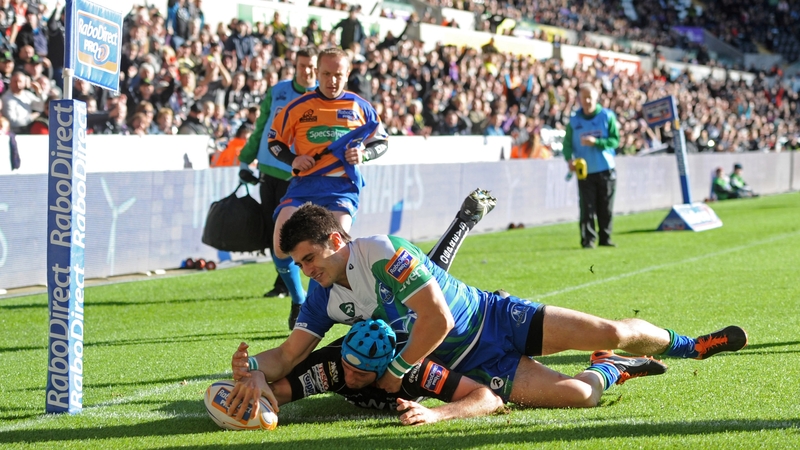 Justin Tipuric touches down for one of Ospreys' four tries