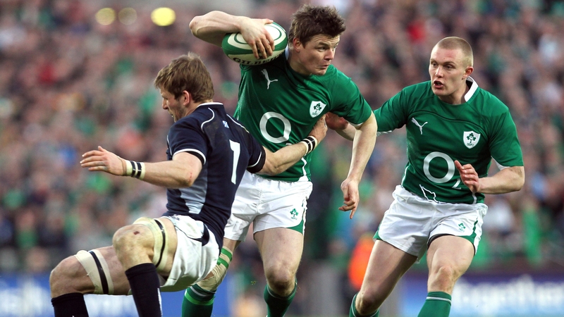 Brian O'Driscoll, supported Keith Earls, evades Scotland's John Barclay