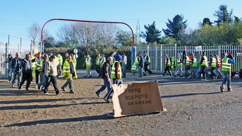 Scaffolders, construction and electrical workers held a protest
