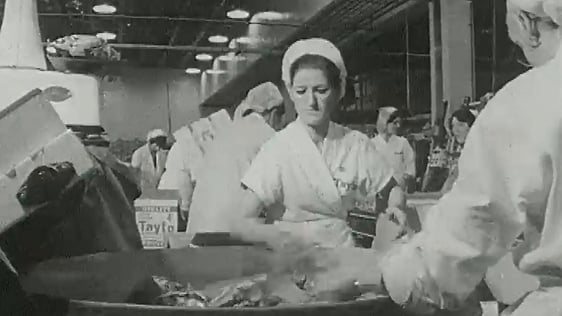 Workers at the Tayto Crisp factory (1970).
