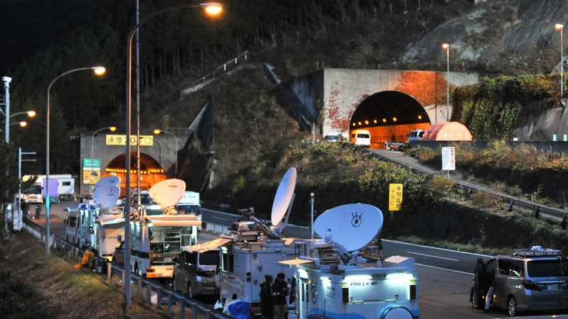 The Land Ministry ordered highway companies with similar concrete panels in tunnels to make emergency inspections