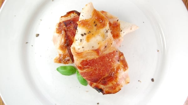 Chicken with Asparagus Spears wrapped in Bacon