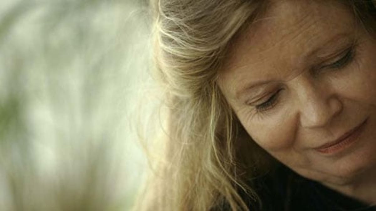 Íota an Bháis, a poem by Nuala Ní Dhomhnaill