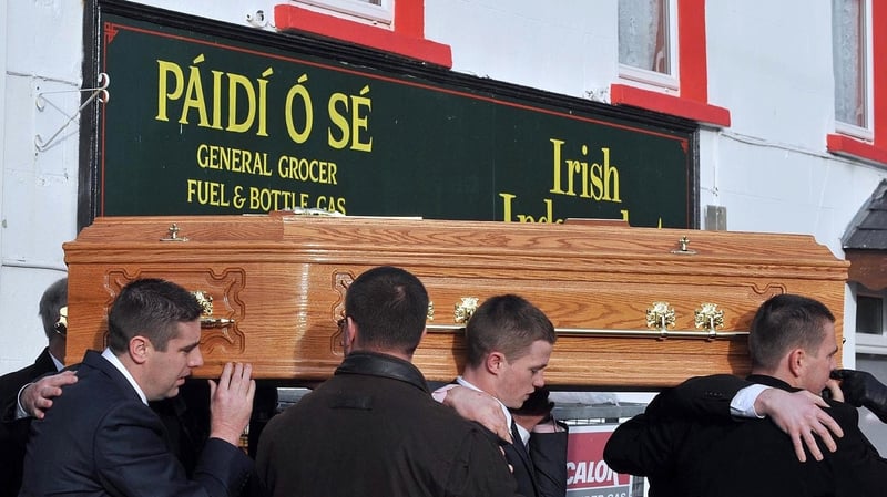 Family of Páidí Ó Sé carry the coffin from his home