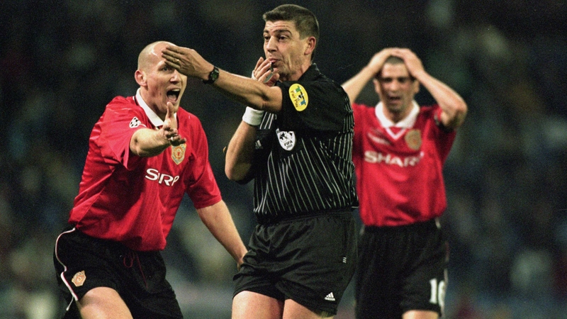 Jaap Stam appeals to the referee during the UEFA Champions League game between Real Madrid and Manchester United at the Bernabeu in 2000