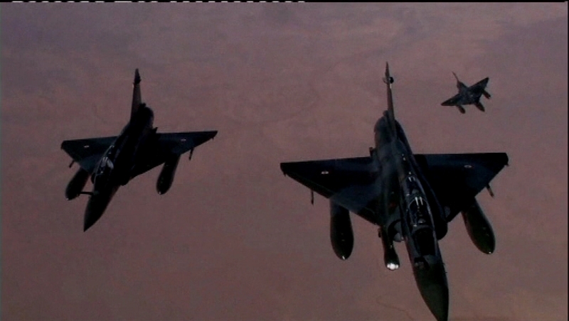 Under cover from French fighter planes and attack helicopters, Malian troops routed a rebel convoy and drove the Islamists out of the strategic central town of Konna