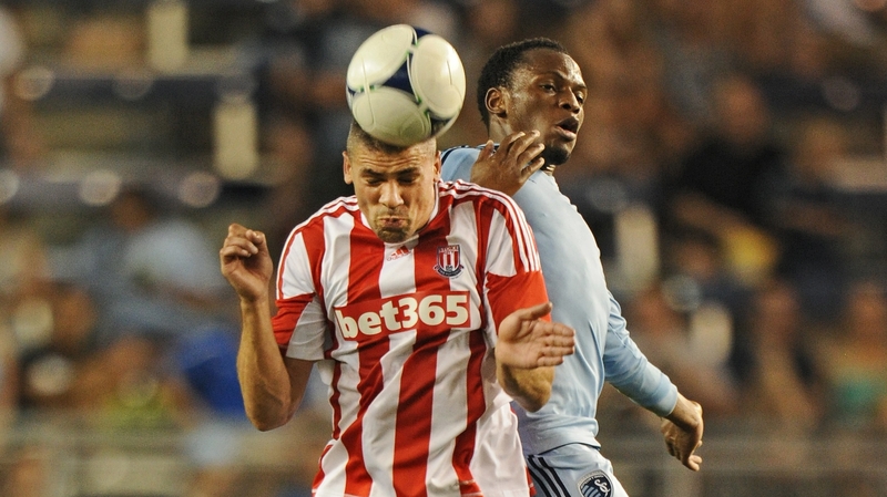 Jon Walters is an example to all players outside the Premier League according to Tony Pulis