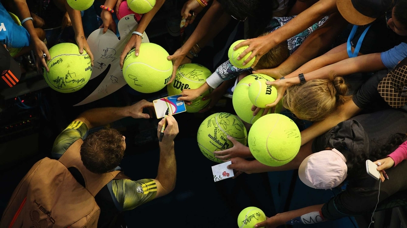 Andy Murray signs autographs after his 6-3 6-1 6-3 win against Gilles Simon