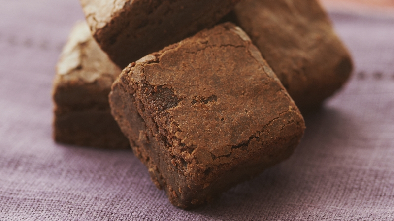 Dust with icing sugar or top with chocolate ganache or buttercream before serving!