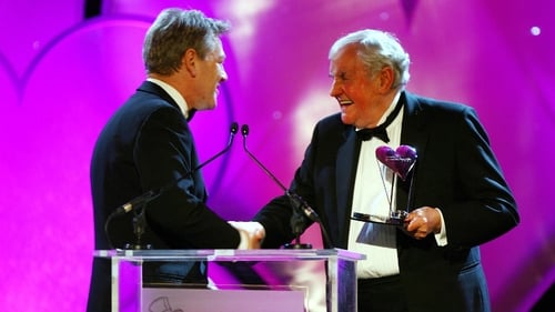 Richard Briers in 2008 receiving a Variety Club award from Kenneth Branagh
