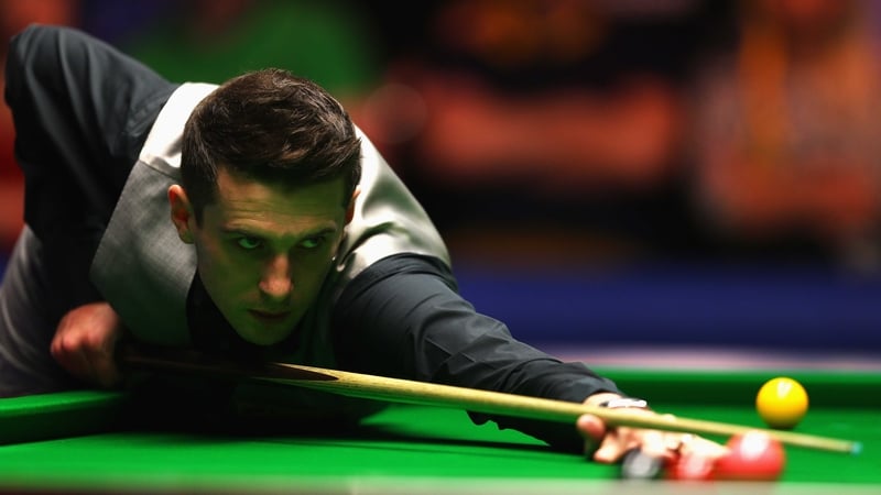 Mark Selby edged out John Higgins in a late-night thriller at Ally Pally