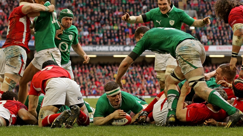 Brian O'Driscoll touches down against Wales