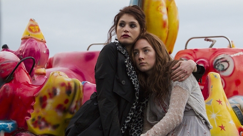 Arterton and Ronan: an unlikely but likeable mother and daughter team