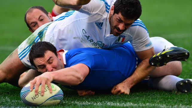 Louis Picamoles scores a try for France but it wasn't enough to stop Italy from winning