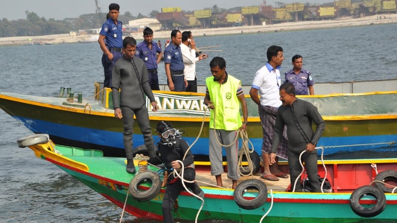 Scuba divers are looking for bodies