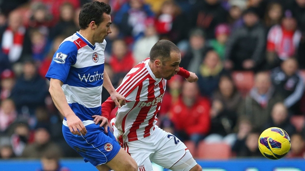 Stephen Kelly closes down Matthew Etherington