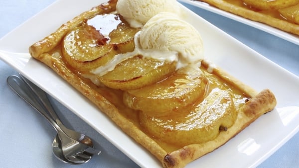 Pear tart with Chantilly cream and butterscotch