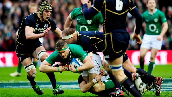 Jamie Heaslip on the attack for Ireland