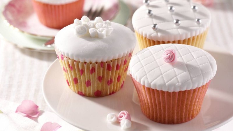 Vintage Style Rose and Quilt-Iced Cupcakes