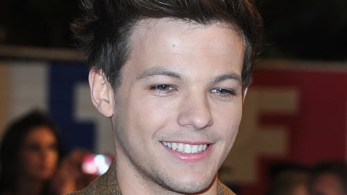 Tomlinson signs to football club to raise money for local charity