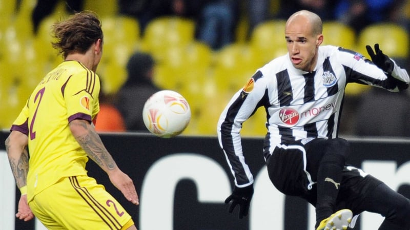 Newcastle's midfielder Gabriel Obertan (R) vies with defender Andrei Eschenko