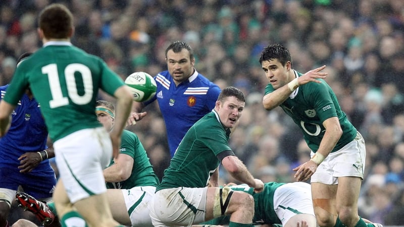 Conor Murray feeds Paddy Jackson