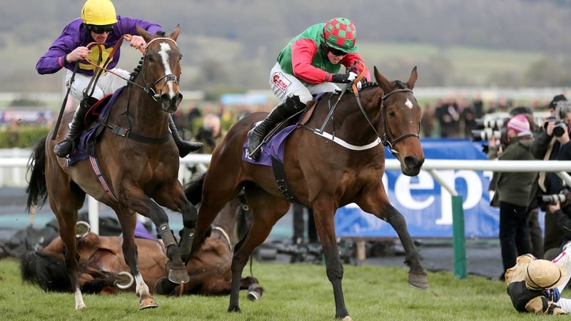 Russell pulls clear on the winner after Boston Bob's fall