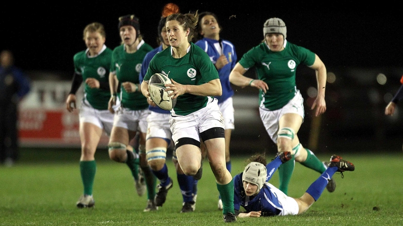 Grace Davitt comes in for the injured Jenny Murphy