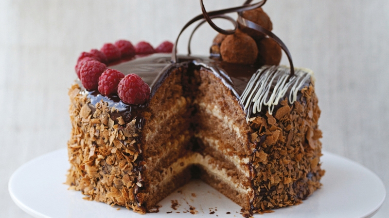 Learn how to make Neven's sensational decorative pieces for the MacNean Celebration Cake